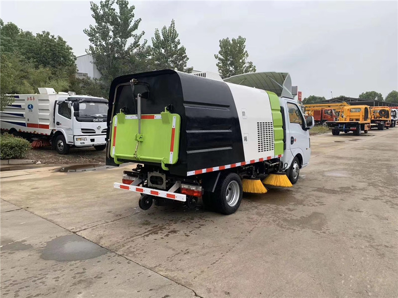 國六2.5方塵箱 0.5方水箱 藍牌東風(fēng)掃路車