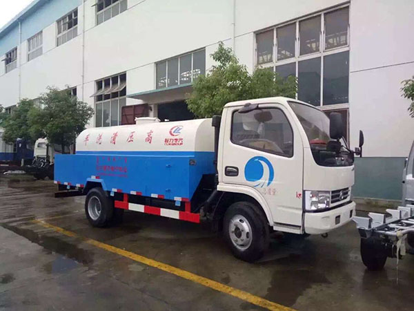 東風(fēng)小多利卡4方高壓清洗車